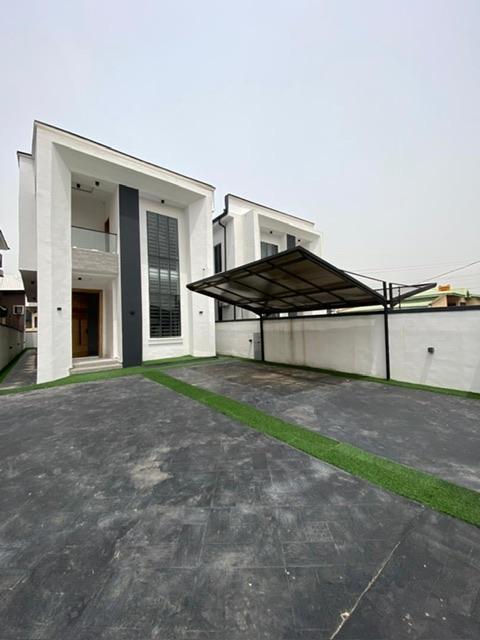 5 BEDROOM FULLY DETACHED DUPLEX FOR SALE IN AN ESTATE, AJAH