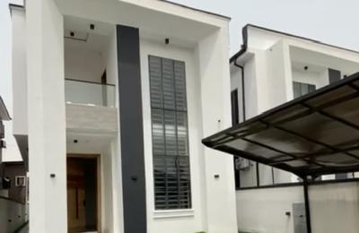 5 BEDROOM FULLY DETACHED DUPLEX FOR SALE IN AN ESTATE, AJAH